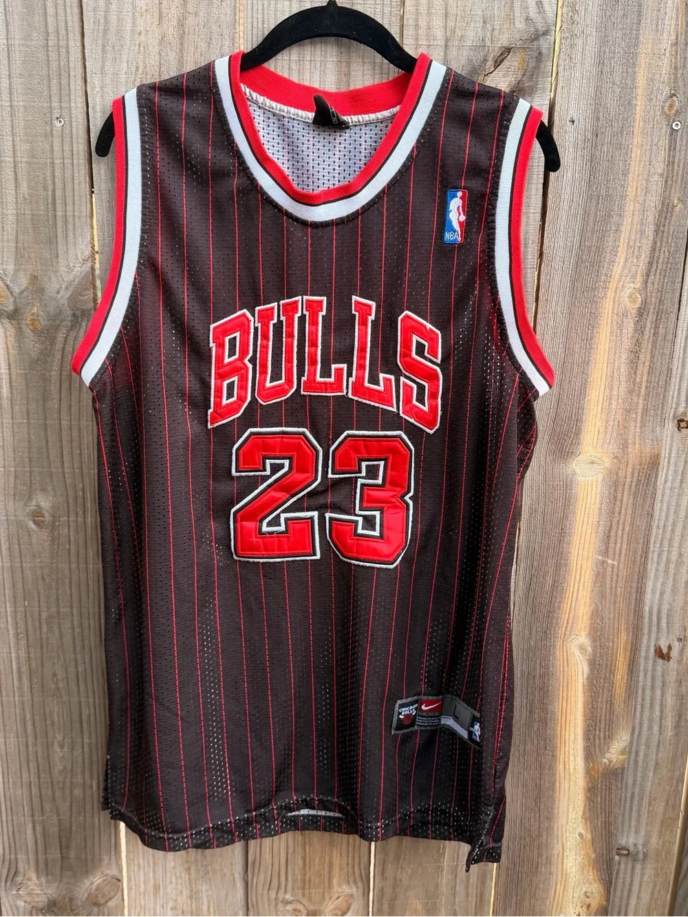 VINTAGE AUTHENTIC Nike Black and Red Chicago Bulls #23 Basketball Jersey Size L